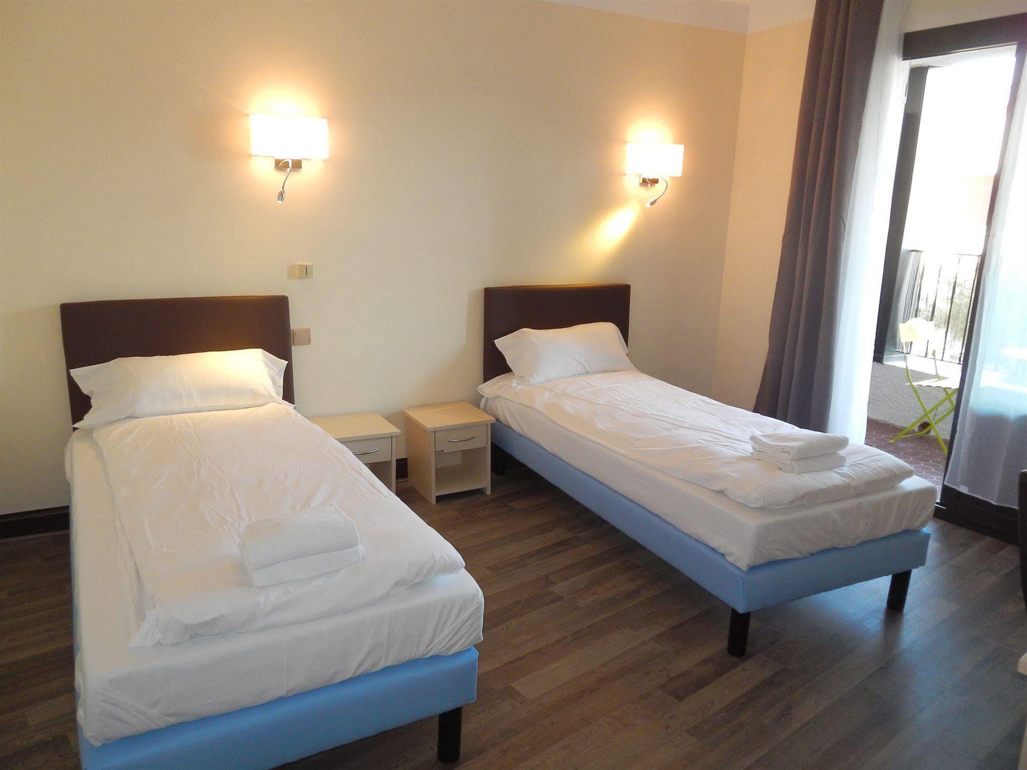 Logis Hotel Restaurant Le Top Du Roulier Capendu Экстерьер фото